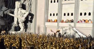 محب للعبة LEGO يعيد إحياء جبل إيريبور بعمل ضخم من 150 ألف قطعة.. فيديو