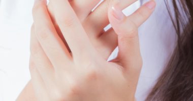 خطوات بسيطة تخلصك من جفاف اليدين بفصلى الخريف والشتاء