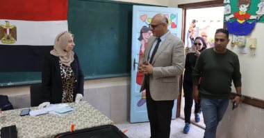 محافظ القليوبية يتفقد لجان الانتخابات فى بنها ويشيد بوعى الناخبين
