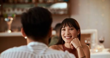 قواعد إتيكيت مهمة فى أول خروجة عشاء بعد الخطوبة.. تبدأ من الاستعدادات