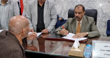 محافظ سوهاج يستمع لمطالب وشكاوى المواطنين فى اللقاء الجماهيرى