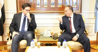 وزير الثقافة يبحث إنشاء دار أوبرا فى أسيوط ويوجه بتوسيع الفعاليات