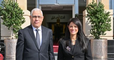 النيابة العامة تسلم وزيرة التخطيط مركباتٍ ذكية لتقديم خدمات رقمية للمواطنين