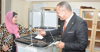 رئيس جامعة دمياط يُدلي بصوته في المرحلة الثانية من انتخابات النواب