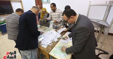 الحصر العددى لأصوات الناخبين بالدائرة الرابعة فى الفيوم بانتخابات النواب