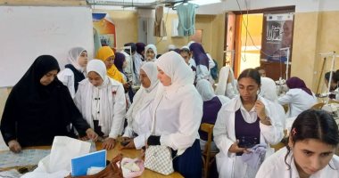 تدريب طلاب وطالبات 3 مراكز بسوهاج على مهن الخياطة والتفصيل 