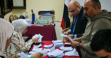 أعمال الفرز فى لجنة مدرسة الإسلامية بالدائرة الثانية ببورسعيد.. فيديو وصور