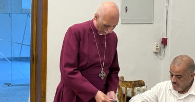 رئيس إقليم الإسكندرية للكنيسة الأسقفية الأنجليكانية يدلى بصوته الانتخابى بالزمالك