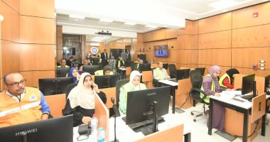 محافظ الدقهلية يتابع سير العمل باللجان الانتخابية عبر الشبكة الوطنية للطوارئ