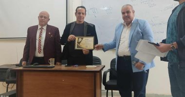 ثروتك فكرتك.. محاضرة تثقيفية لطلاب معهد بدر حول التسويق الرقمى (صور)