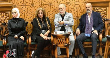 أشرف زكي ووفاء عامر ومنى عبد الغنى فى عزاء ميرفت سلامة.. صور 