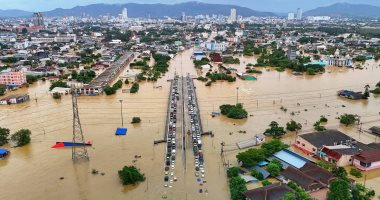 مدينة هات ياى في تايلاند تغرق بمياه الأمطار والفيضان ومئات السكان محاصرون