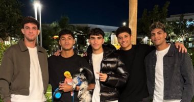  صورة تجمع بين محمد السيد لاعب الزمالك ولاعبى النادى الأهلى 