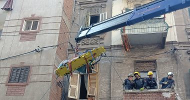 إنقاذ مسنة وطفلتين.. ماذا حدث فى عقار كرموز المنهار؟.. فيديو