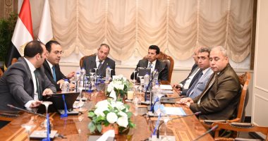 وزير الرياضة يلتقى محافظ بورسعيد لبحث مستجدات تطوير استاد المصرى