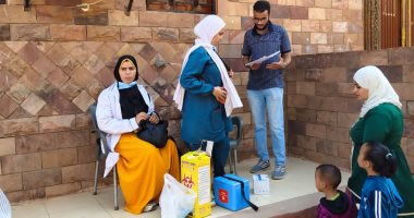 تطعيم 457 ألف طفل فى حملة الحصبة بأسوان بنسبة 81%.. صور