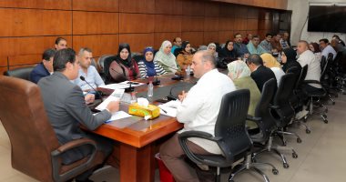 محافظة الدقهلية تناقش ضوابط إصدار تراخيص المحال العامة