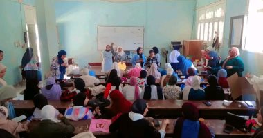 تربية الوادى الجديد: تنفيذ ورشة إعادة تدوير المخلفات لإنتاج أشغال فنية وديكورات