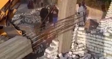 حملة فى مركز الصف بالجيزة لإزالة حالات تعدٍ على الأراضى الزراعية