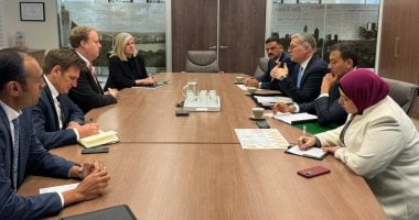 وزير البترول يبدأ زيارة رسمية إلى بيرث الأسترالية بهدف جذب الاستثمارات