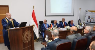 محافظ بني سويف يحصل على درجة الدكتوراه في إدارة الأعمال حول تطبيقات الحكومة الإلكترونية