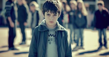 لو ابنك المراهق منعزل زيادة.. 6 طرق تساعده على تحسين التواصل