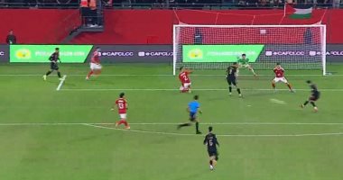 الفحلى يهدد مرمى الأهلى بتسديدة خطيرة فى الدقيقة الرابعة