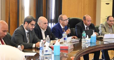 اجتماع مجلس إدارة مستشفيات جامعة القاهرة 