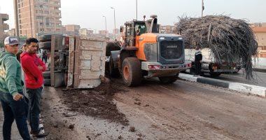 شلل مروري على كوبري الدلجمون بالغربية بسبب انقلاب سيارة نقل