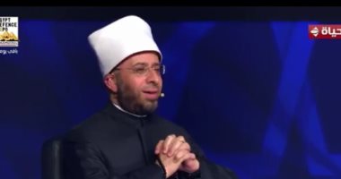 أسامة الأزهرى يعطى نصيحة للمتسابق يوسف عبد العزيز بدولة التلاوة