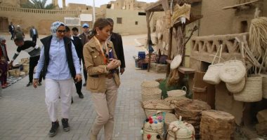 نائب محافظ الوادي الجديد ومديرة اليونسكو تتفقدان قرية القصر الإسلامية 