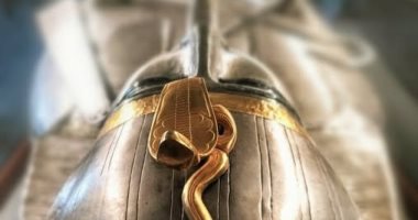 مقتنيات المتحف المصرى.. كوبرا تزين التابوت الفضى للملك بسوسنس الأول