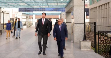 محافظ الدقهلية يتفقد أعمال تطوير النصب التذكارى للشهداء فى المنصورة