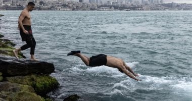 365 يوما سباحة.. الغوص فى المياه الباردة روتين يومى لــ200 شخص على مدار العام