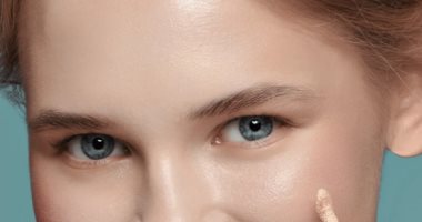 4 خطوات للعناية بمنطقة العينين.. سواء استخدمتِ الكونسيلر أو لا