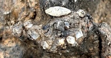 تعود لـ2000 عام.. اكتشاف محرقة فى فرنسا مليئة بالذهب والمجوهرات