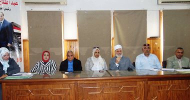 رئيس منطقة سوهاج الأزهرية يعقد مقابلات القبول للدمج بالمعاهد