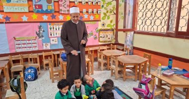 رئيس منطقة الأقصر الأزهرية يتابع سير الاختبارات الشهرية بمعهد الأقصر الجديد