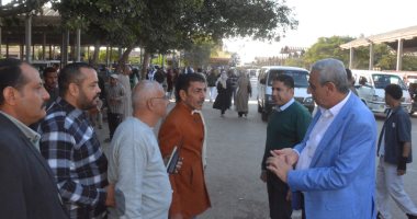 محافظ الغربية يتفقد مواقف طنطا ويتابع انتظام حركة النقل