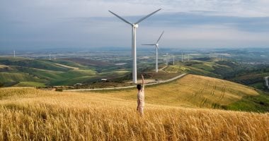 جرينبيس: مشاريع الهيدروجين الأخضر بشمال أفريقيا تواجه خطر التحول لـ مناطق تضحية خضراء