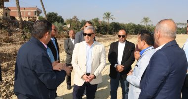 محافظ الإسماعيلية يتفقد محور بديل طريق القناة