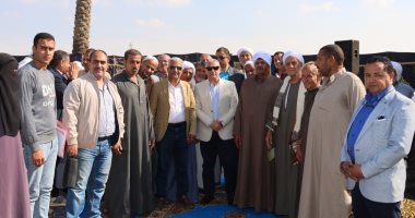 محافظ الإسماعيلية يعقد لقاء جماهيريا بعدد من أهالى قريتى عين غصين والضبعية