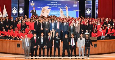 طلاب "من أجل مصر المركزية" بجامعة حلوان يستعرضون إنجازات الدولة في لقاء حول القضايا الاجتماعية.. لقاء طلابي يعزز الوعي بالقضايا الاجتماعية ويؤكد دور الشباب في بناء الوطن.. إطلاق أولى أغاني أسرة طلاب من أجل مصر