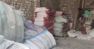 ضبط 6 أطنان دقيق ونخالة معاد تدويرها وتعبئتها قبل بيعها بشبين القناطر