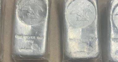 جمارك مطار الغردقة يحبط محاولة تهريب سبائك فضية