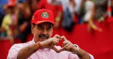 فنزويلا على صفيح ساخن.. مادورو يتحدى ترامب ويرقص مجددًا وسط تجمع في كاراكاس.. ويؤكد تمسكه بالسلطة رغم تحذيرات واشنطن: سأظل خادما للشعب.. و6 سيناريوهات محتملة للحرب فى الكاريبى.. والصين وروسيا آخر أوراق مادورو