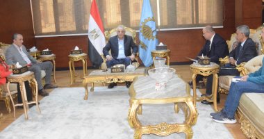 محافظ الغربية يعقد اجتماعًا لمتابعة تشغيل مرفقى النقل الداخلى بطنطا والمحلة