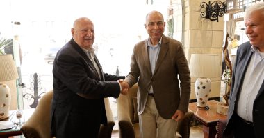 لقاء محافظ المنيا والمستثمر السياحي منير غبور