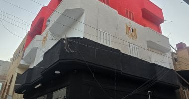 مواطن دمياطى يطلى منزله بألوان علم مصر: نجحت أقدم حاجة مفيدة.. فيديو