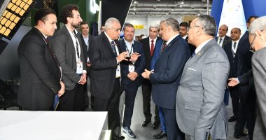 وزير الإنتاج الحربى يزور أجنحة الشركات العالمية بمعرض إيديكس 2025